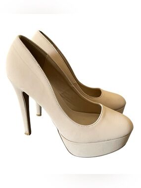 Charlotte Russe Cream Platform Pumps Size 9